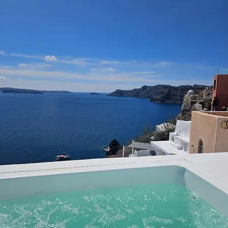Phaos Oia Suites